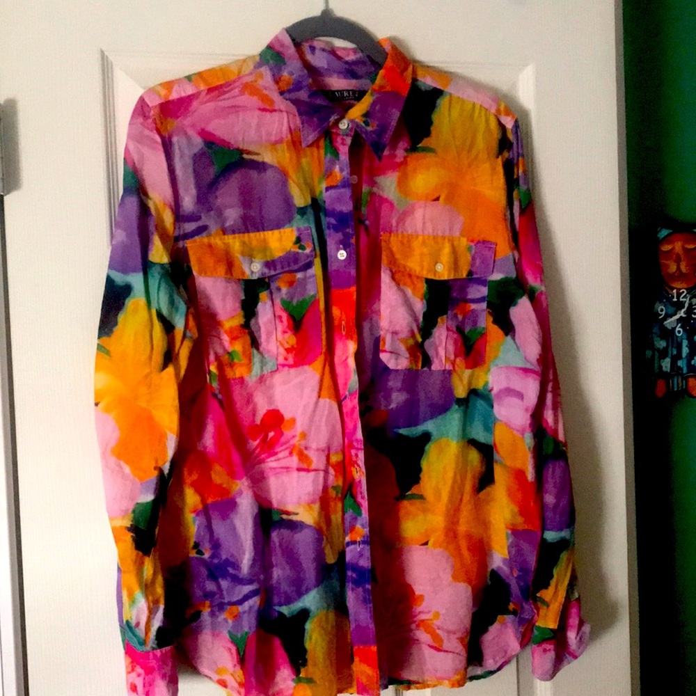 Light weight multi colored long sleeve button up blouse